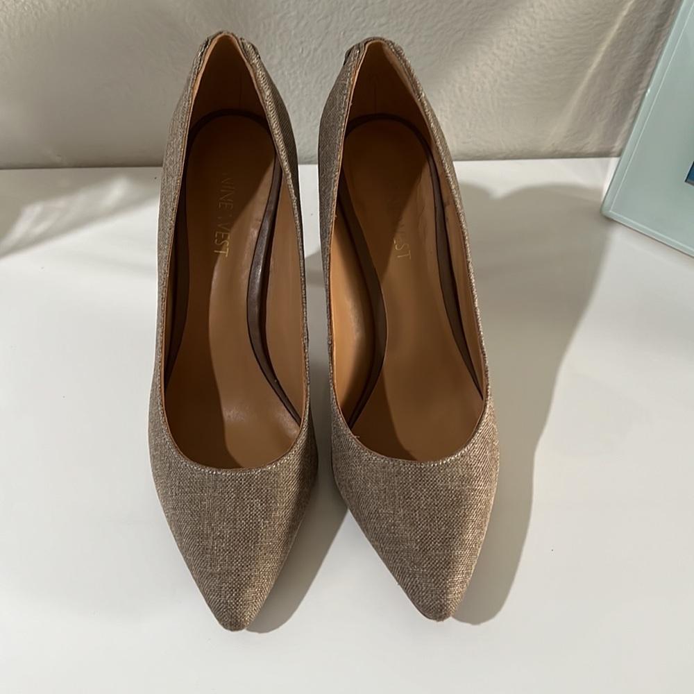 Nine West Linen Pumps, size 7, great pre-loved condition